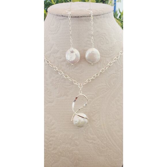 Freshwater Pearl Necklace and Earring Set Stunning Silver Tone and Coin Pearls - Picture 1 of 3